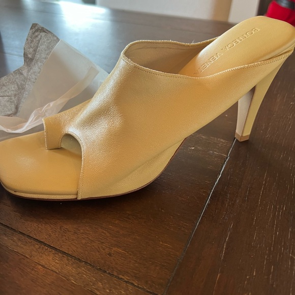 Bottega Veneta women’s size 39 never worn new in box with dust bag - Picture 8 of 11